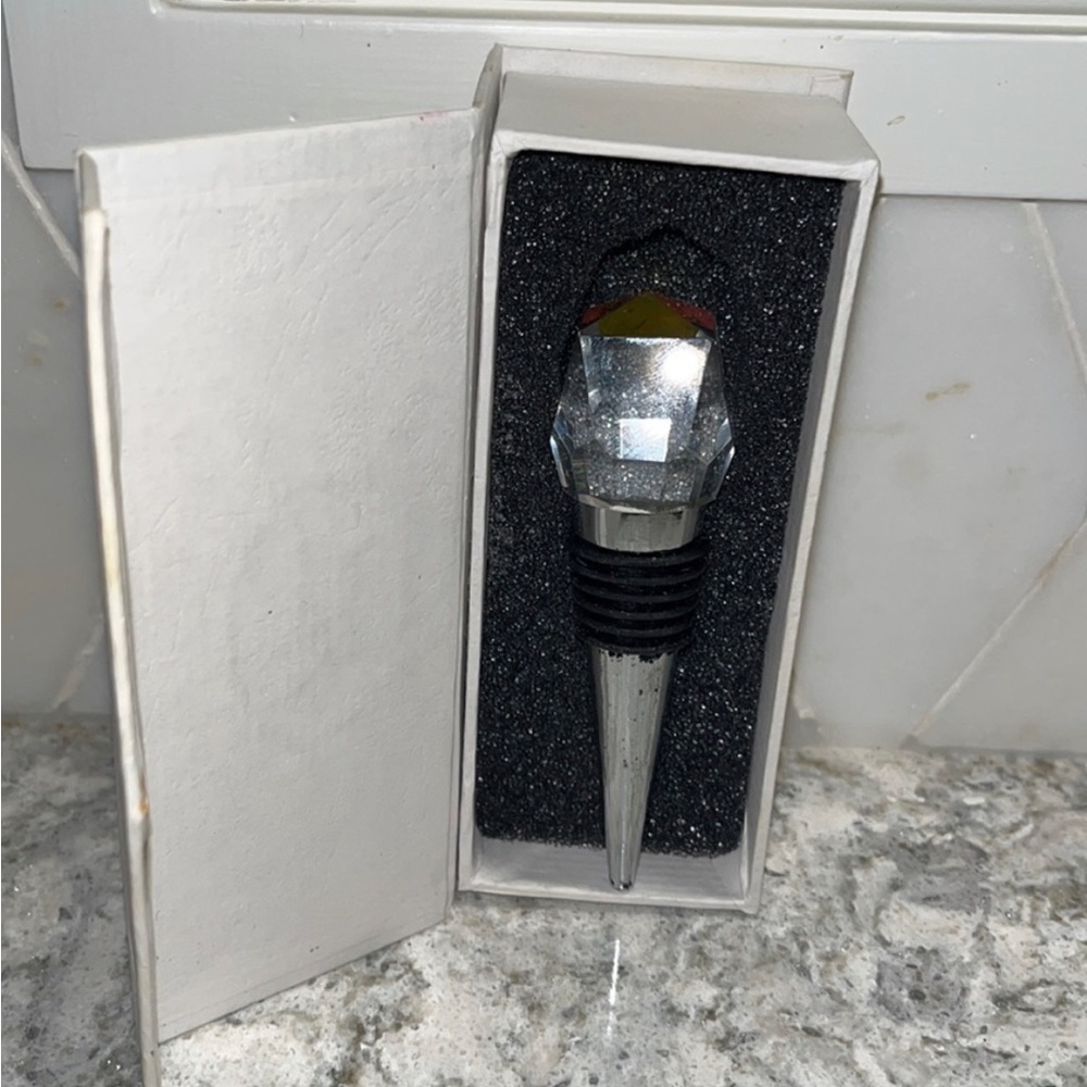 NIB Crystal Wine Bottle Stopper